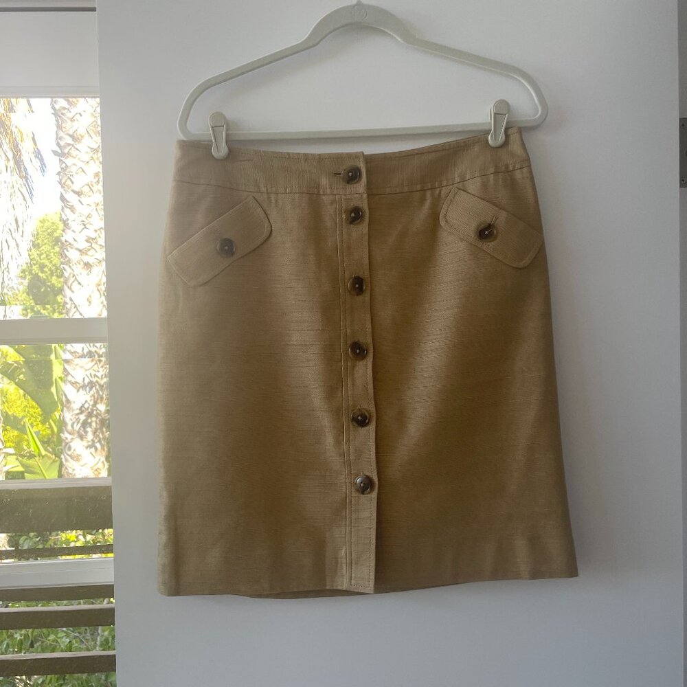 Anne Klein Front-Button A-Line Skirt in Tan with Front Pockets, Size 10
